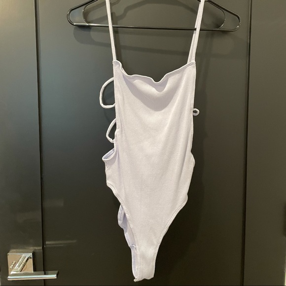 🛍 Urban Outfitters 🛍 Ribbed Bodysuit - Picture 5 of 6